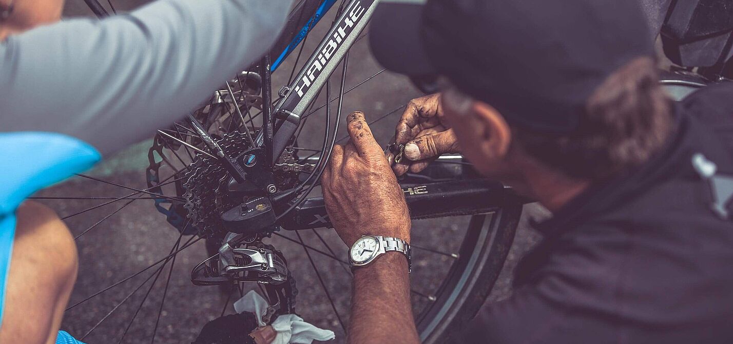 Die Fahrradkette benötigt Pflege und regelmäßige Schmierung. Die Fahrradkette benötigt Pflege und regelmäßige Schmierung.